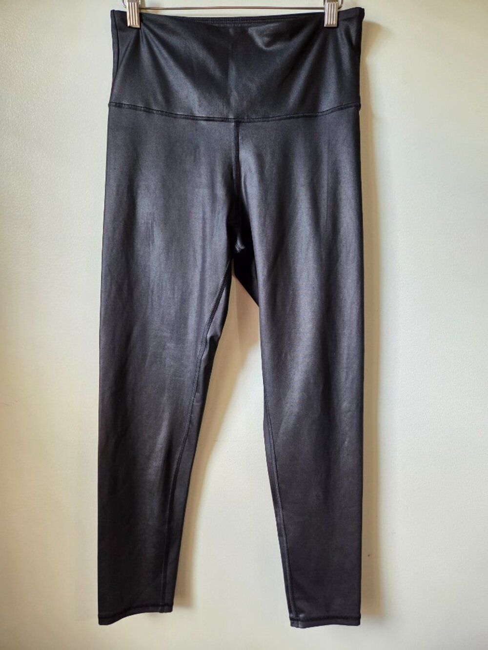 EUC MARIKA BLACK WETLOOK LEGGINGS SIZE L